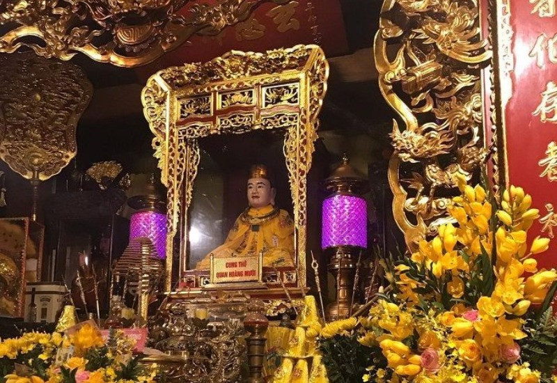 Cung thờ Quan Hoàng Mười tại Đền Củi. Ảnh Mia