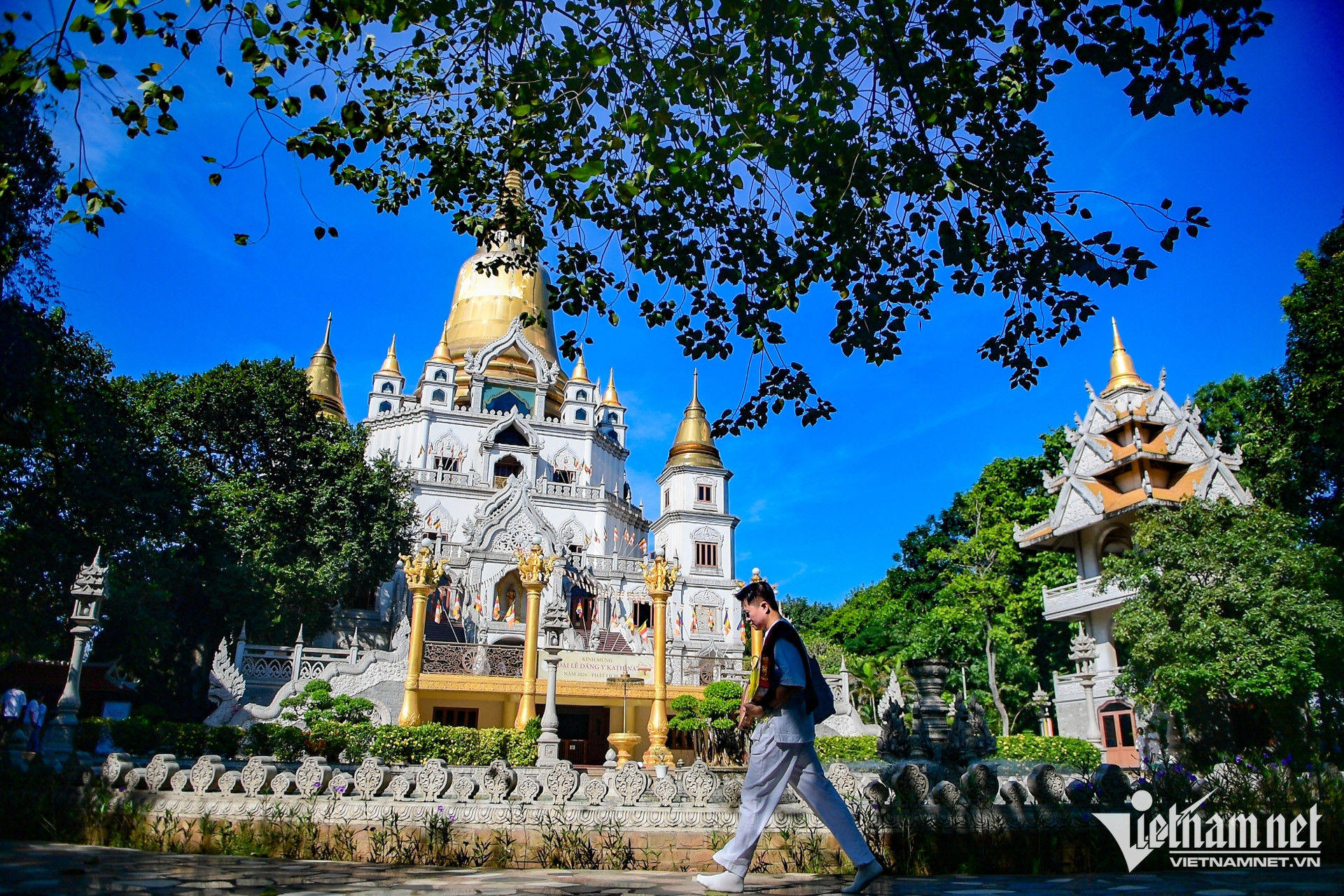 https://static-images.vnncdn.net/vps_images_publish/000001/000003/2026/10/26/dang-y-cathina-tphcm-nguyen-hue-19-1533-2626.jpg
