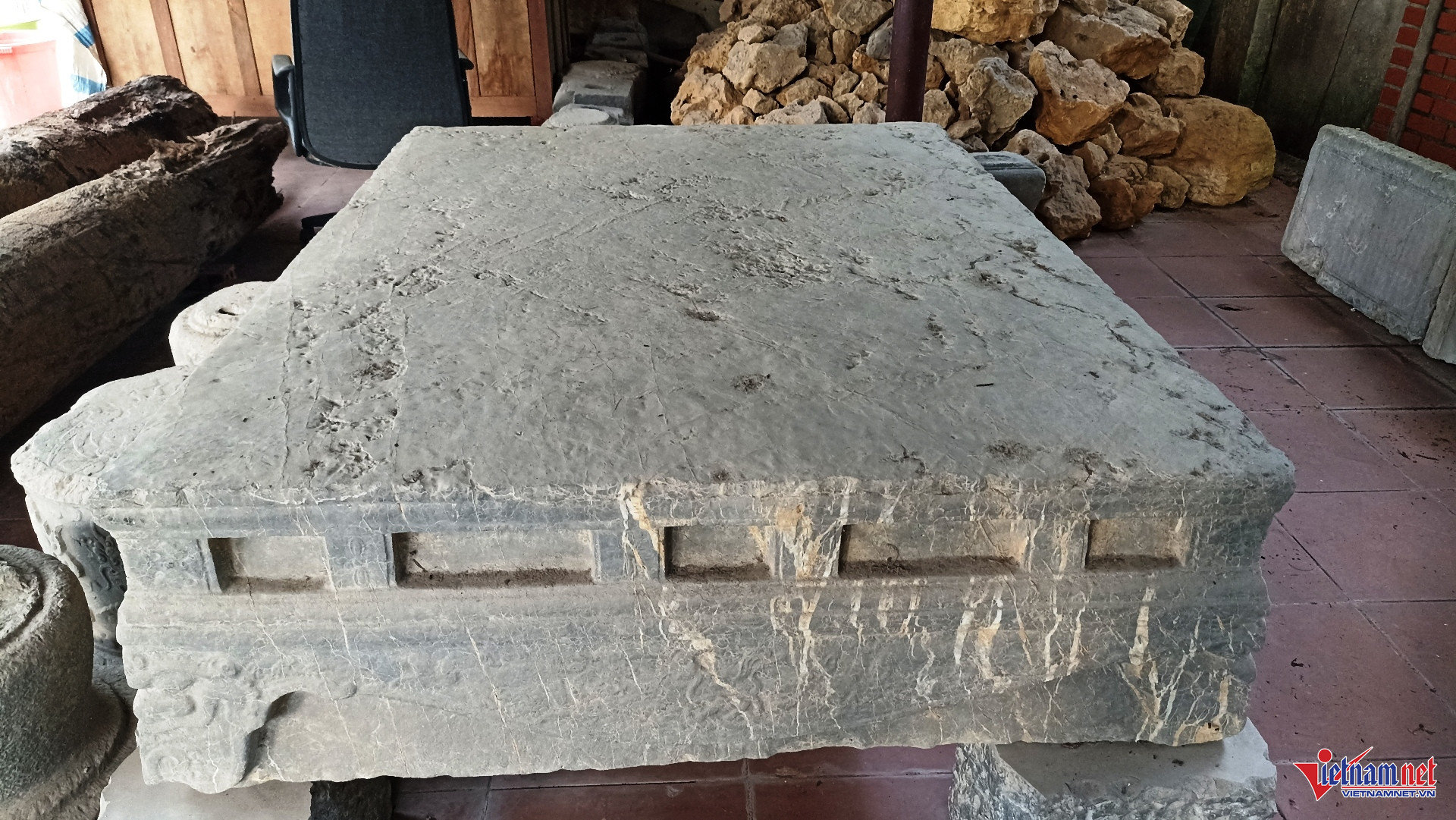 W-Sập đá 4.jpg
