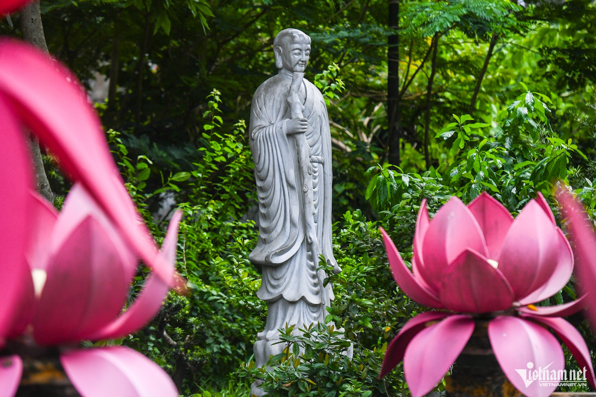 https://static-images.vnncdn.net/vps_images_publish/000001/000003/2026/10/28/w-chua-du-hang-dan-toc-ton-giao-thach-thao-hai-phong-8jpg-1682.jpg