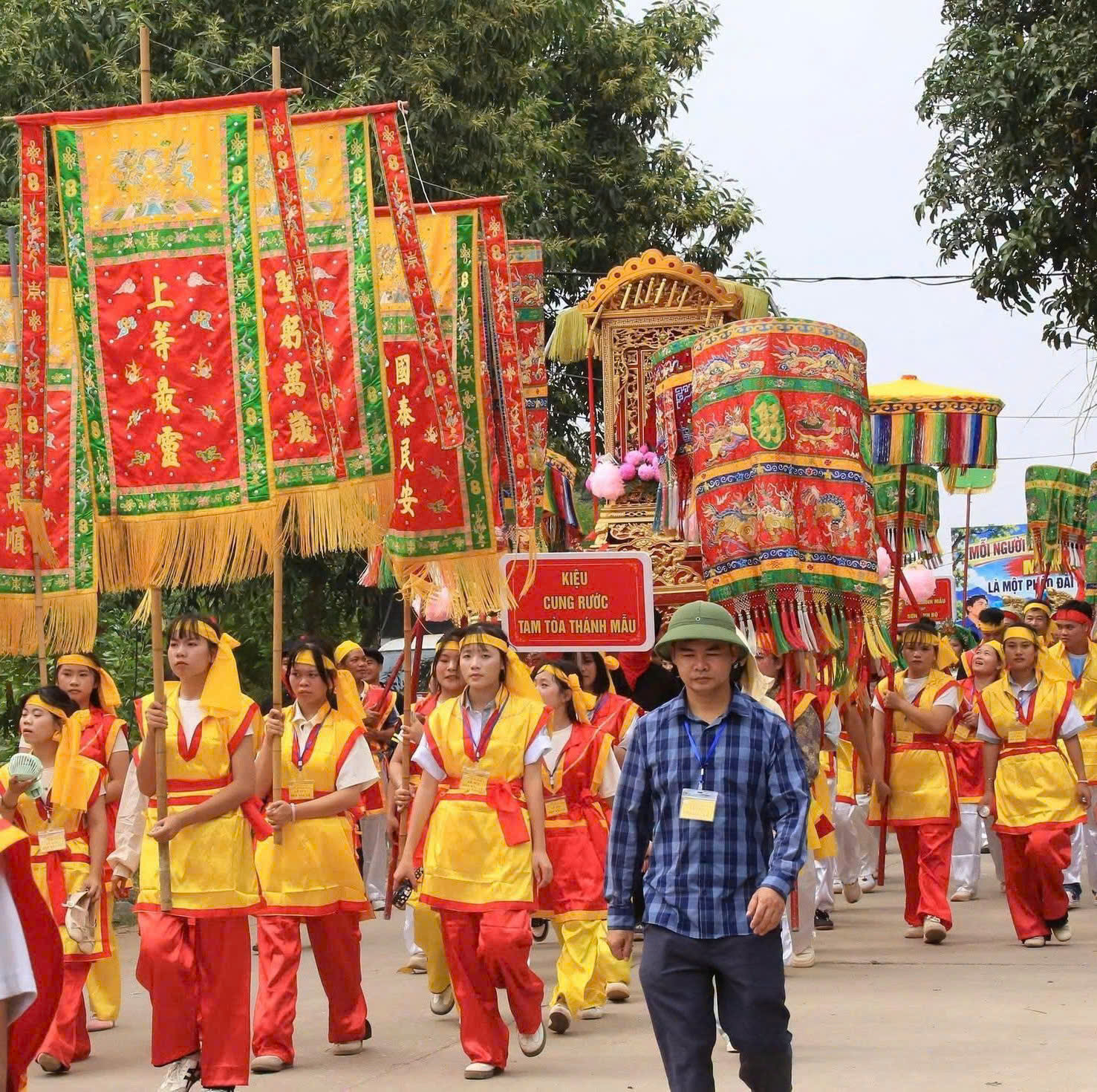 Lễ hội đền Công đồng Bắc Lệ có nhiều nghi lễ tín ngưỡng truyền thống, trong đó có nghi thức rước kiệu thánh