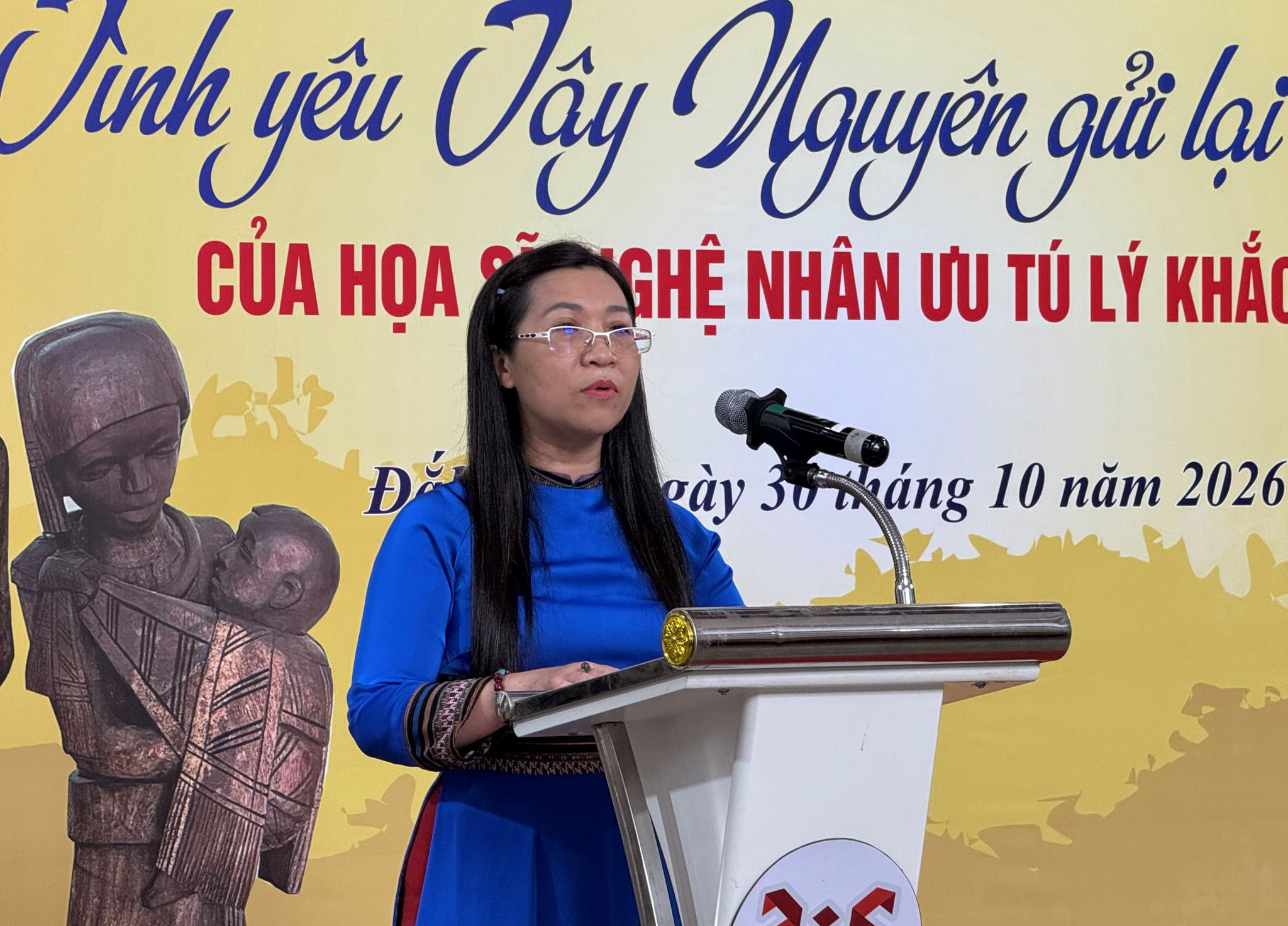 Bà Võ Thị Phượng, Giám đốc Bảo tàng Đắk Lắk phát biểu tại buổi lễ