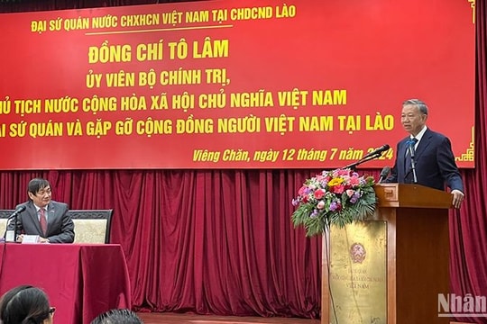 Chủ tịch nước Tô Lâm gặp gỡ cộng đồng người Việt Nam tại Lào