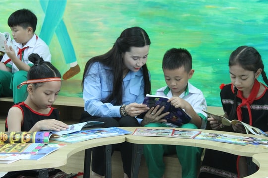 Trao không gian đọc sách, sinh hoạt Đội và tặng quà Trung thu cho thiếu nhi Đắk Lắk