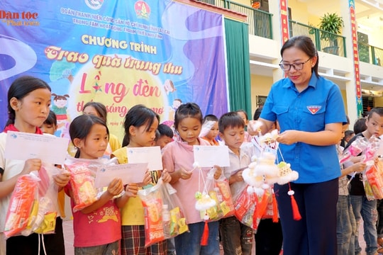 Trung thu đặc biệt của trẻ em Yên Bái - Lào Cai