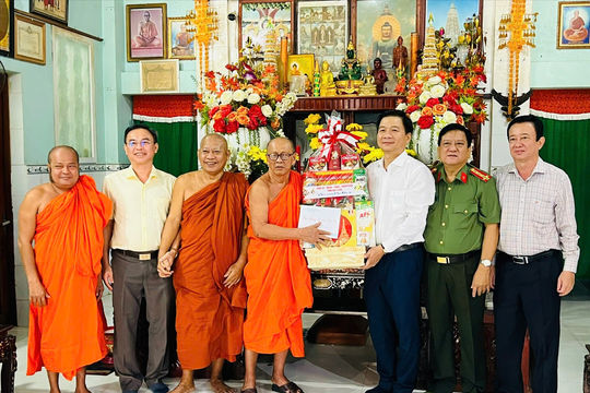 Bạc Liêu: Lãnh đạo tỉnh thăm và chúc mừng Lễ Sen Dolta năm 2024