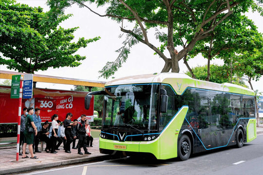 VinBus khai trương truyến buýt điện đầu tiên tại Nha Trang
