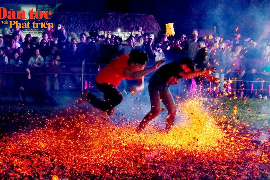 Tối 16/11 sẽ diễn ra Lễ hội Nhảy lửa của người Pà Thẻn