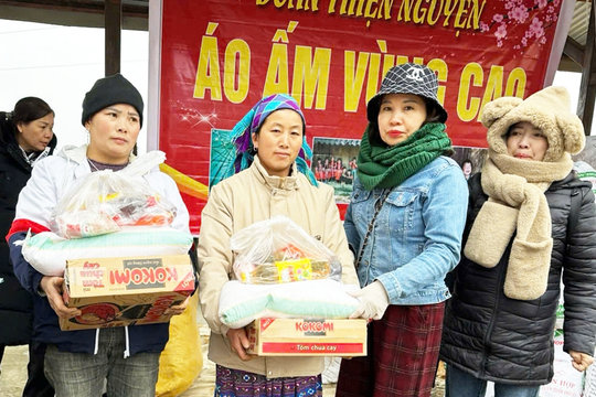 Hỗ trợ hộ nghèo, người tàn tật vùng cao Bắc Hà chống rét