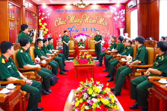 Đoàn công tác Quân ủy Trung ương, Bộ Quốc phòng làm việc, thăm hỏi và chúc Tết  tại BĐBP Tây Ninh