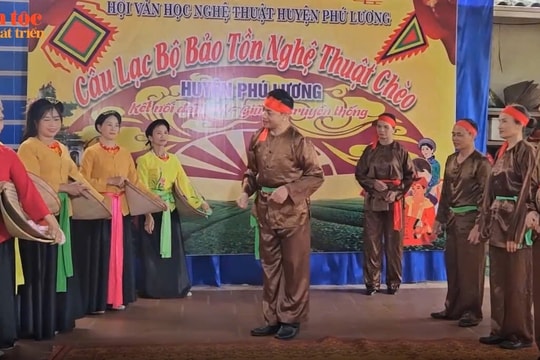 Ngân vang điệu chèo dưới chân núi Đuổm