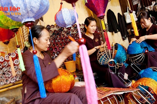 Về Hội An học nấu ăn và làm lồng đèn
