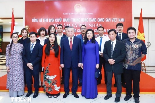 Tổng Bí thư Tô Lâm thăm Đại sứ quán, gặp gỡ cán bộ các cơ quan đại diện và cộng đồng người Việt Nam tại Indonesia