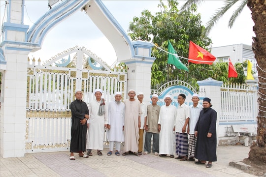 Tín đồ Hồi giáo Islam đoàn kết xây dựng nông thôn mới giàu đẹp