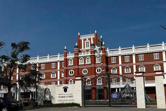 Sau cơm trưa, 28 học sinh và giáo viên trường Marie Curie Bình Dương nhập viện cấp cứu