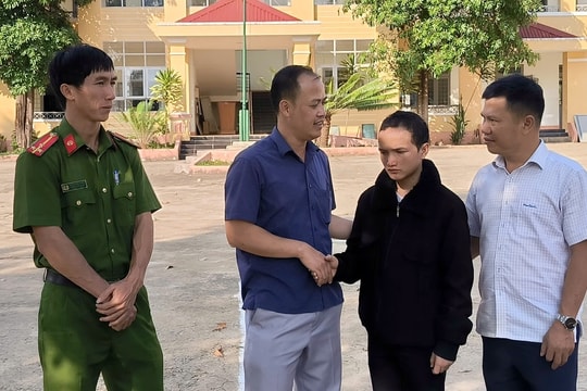 Kon Tum: 3 thanh niên dân tộc Xơ Đăng được hỗ trợ về nhà sau khi bị lừa sang Campuchia làm việc