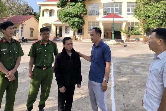 Những người bị lừa sang Campuchia làm “việc nhẹ lương cao” chia sẻ câu chuyện để dân làng tránh “mắc bẫy”