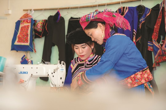 Giữ nghề truyền thống của người Cơ Lao