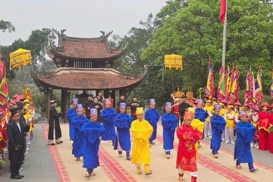 Linh thiêng hai tiếng đồng bào