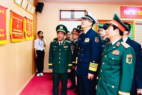 Đoàn công tác Bộ Quốc phòng  Việt Nam, Trung Quốc thăm Đồn Biên phòng Cửa khẩu Quốc tế Hữu Nghị và tham quan Công viên Logistics của Viettel