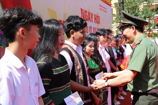 Đắk Nông: Học sinh DTTS vui "Ngày hội toàn dân bảo vệ an ninh Tổ quốc"