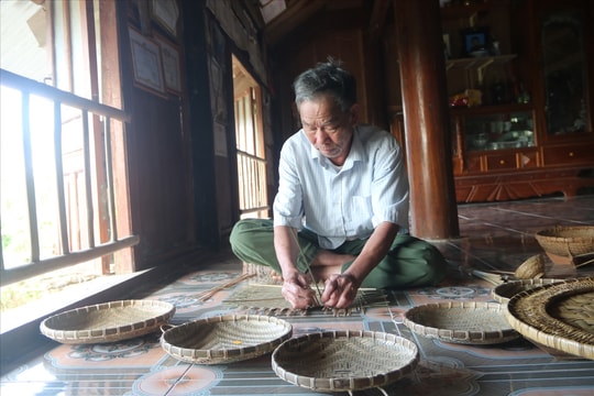Những "cánh chim” đầu đàn ở vùng Tây Duyên hải miền Trung: Góp sức giữ nghề truyền thống (Bài 2)