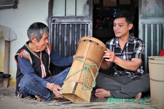A Biu - Người đã dành hơn nửa thế kỷ để bảo tồn văn hóa dân tộc