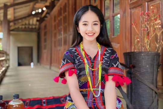 “Mẫu nhí” người Pa Cô và giấc mơ xứ núi