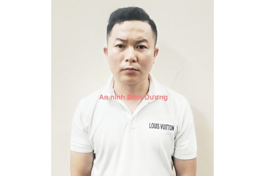 Tạm giữ hình sự đối tượng dùng giấy chứng minh Công an nhân dân giả xin bỏ qua vi phạm nồng độ cồn