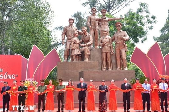 Tổng Bí thư Tô Lâm dự Lễ khánh thành Tượng đài Công an nhân dân “Vì bình yên cuộc sống”