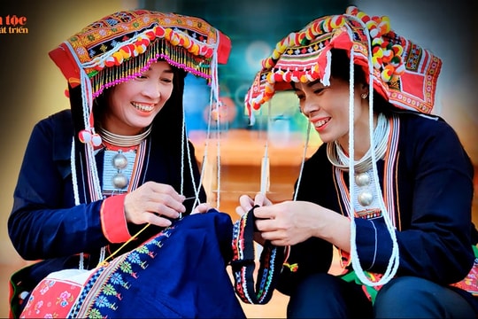 Ngôn ngữ văn hóa trên trang phục truyền thống