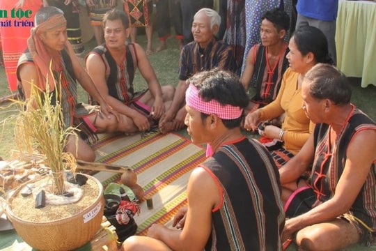 Lễ hội Mừng lúa mới của dân tộc Xtiêng