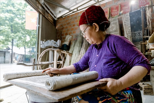 Sắc hoa thổ cẩm trên "vùng đất khô" Cán Tỷ