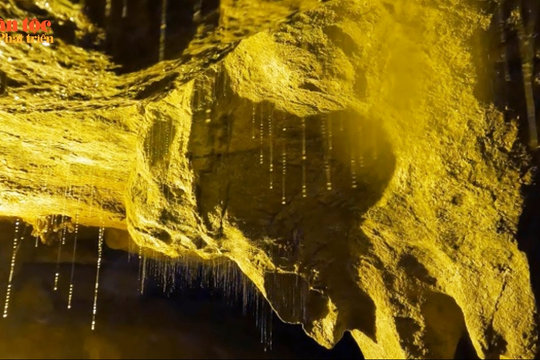 Huyền bí động Ngườm Ngao