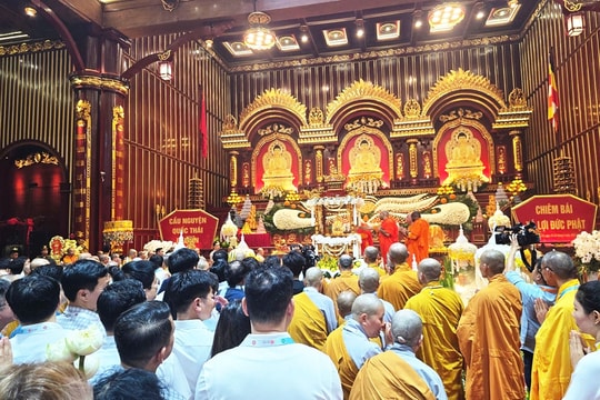 Linh thiêng Lễ cung rước Xá lợi Đức Phật về Cung Trúc Lâm Yên Tử