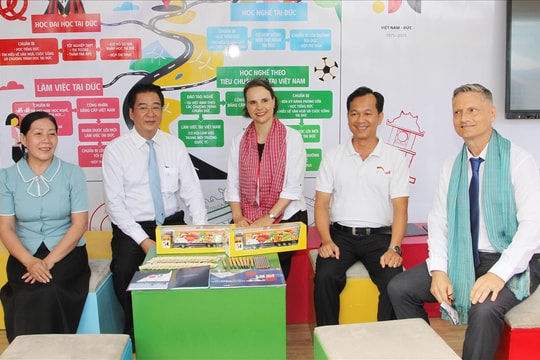 Khai mạc Chuyến xe Hướng nghiệp Đức tại Ninh Thuận