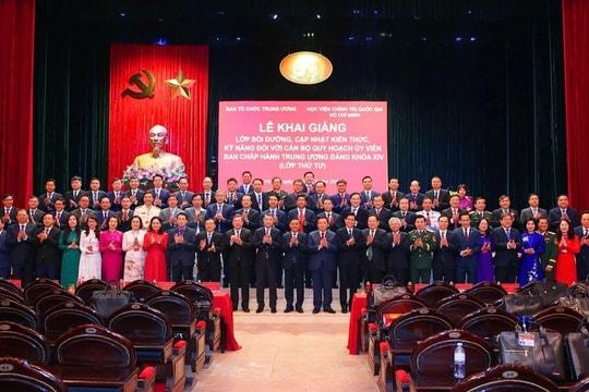 Khai giảng Lớp bồi dưỡng cán bộ quy hoạch Ủy viên Trung ương Đảng khoá XIV