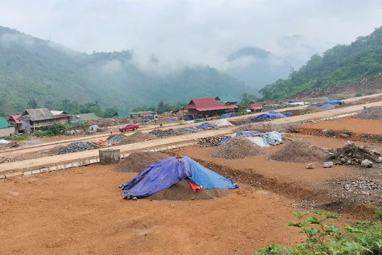 Lập bản trên vùng đất mới
