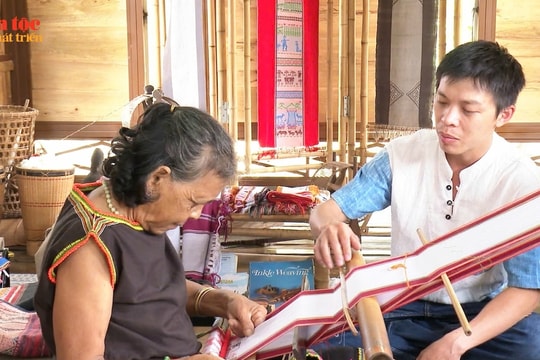 Giữ nghề dệt truyền thống của người Ba Na
