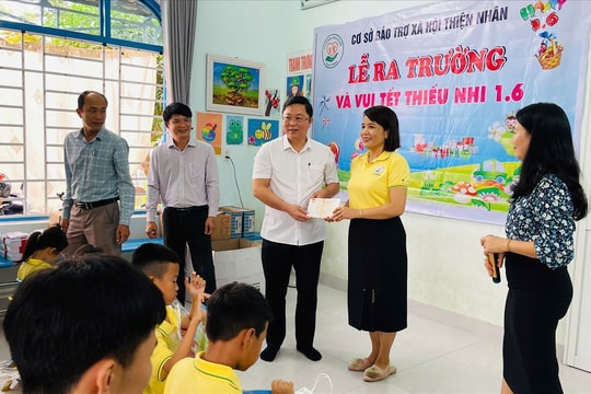 Quảng Nam: Ủy ban MTTQ Việt Nam tỉnh trao quà cho trẻ em khuyết tật