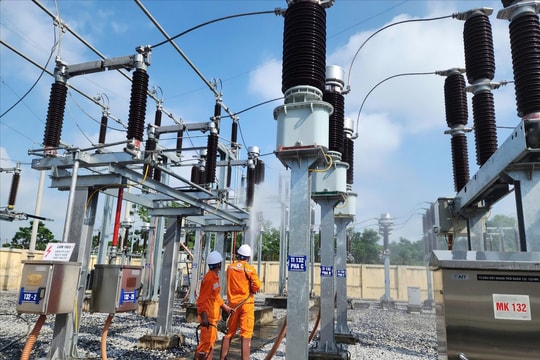 Công suất điện tiêu thụ vượt mức đỉnh cao nhất của năm 2024 - EVNNPC kêu gọi khách hàng tiếp tục thực hiện tiết kiệm điện