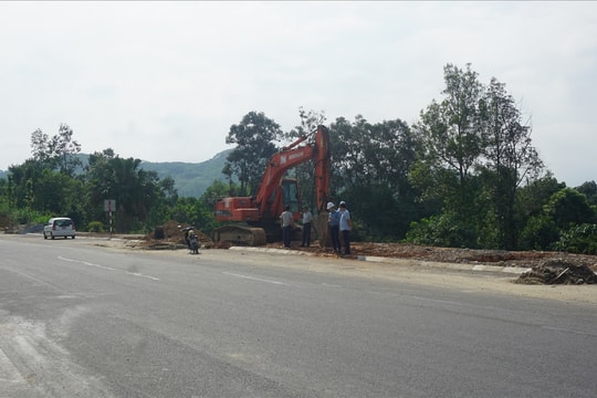 Xuất hiện vết nứt, lún trên tuyến đường nối cầu Làng Giàng (Lào Cai), tập trung theo dõi và xử lý theo đúng yêu cầu kỹ thuật