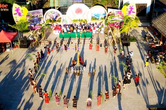 Gặp nhau ở chợ phiên