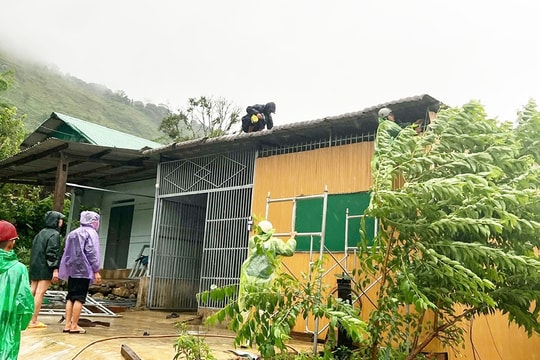 Kon Tum: Mưa liên tục kéo dài gây sạt lở và thiệt hại nhiều tài sản của người dân