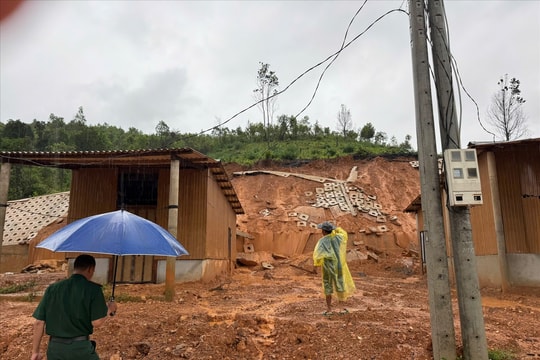 Mưa lớn gây sạt lở ở nhiều nơi ở vùng núi Quảng Trị