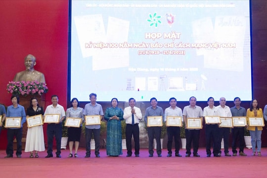 Báo chí tiếp tục phát huy vai trò làm chủ thông tin, dẫn dắt dư luận