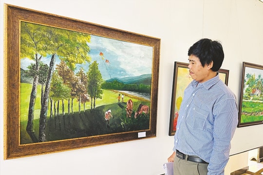 Họa sĩ KPă Tý:  Gìn giữ “hồn cốt” văn hóa Ê Đê qua nét vẽ