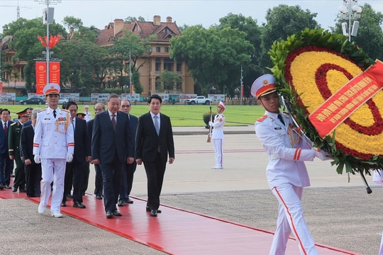 Lãnh đạo Đảng, Nhà nước vào Lăng viếng Chủ tịch Hồ Chí Minh, tưởng niệm các Anh hùng liệt sĩ