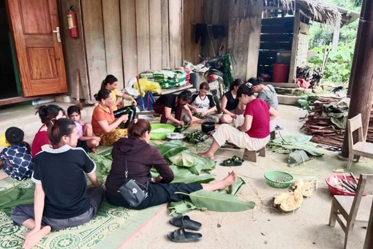 Gieo yêu thương trong ngày lũ dữ
