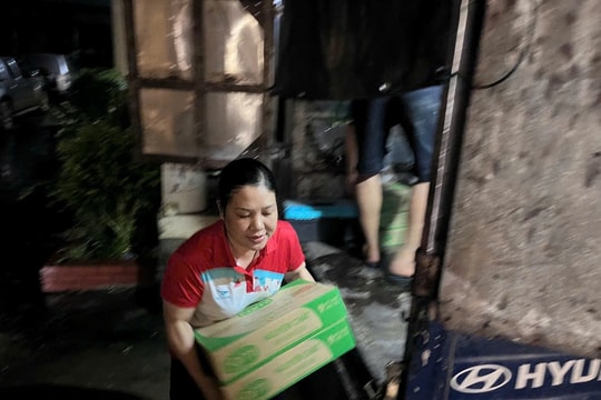 Chuyến xe “Nghĩa tình đồng bào” đầu tiên đã đến miền Tây Nghệ An